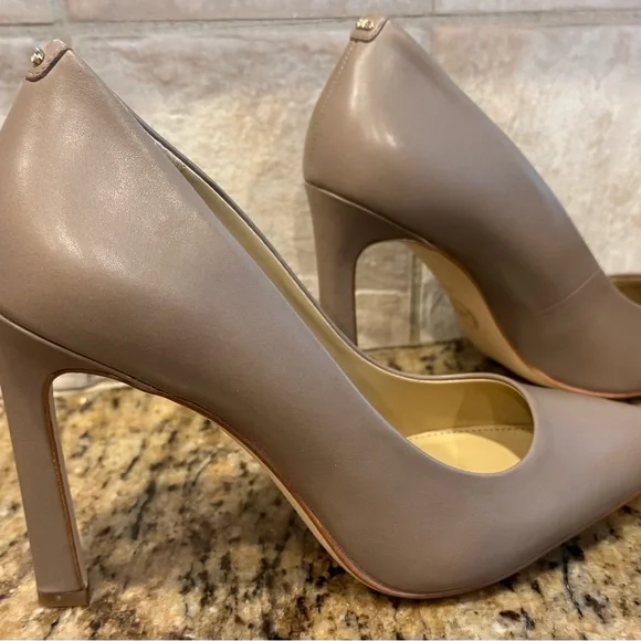 Michael Kors - Birch Amara leather pump - Sz9.5 - Picture 3 of 11
